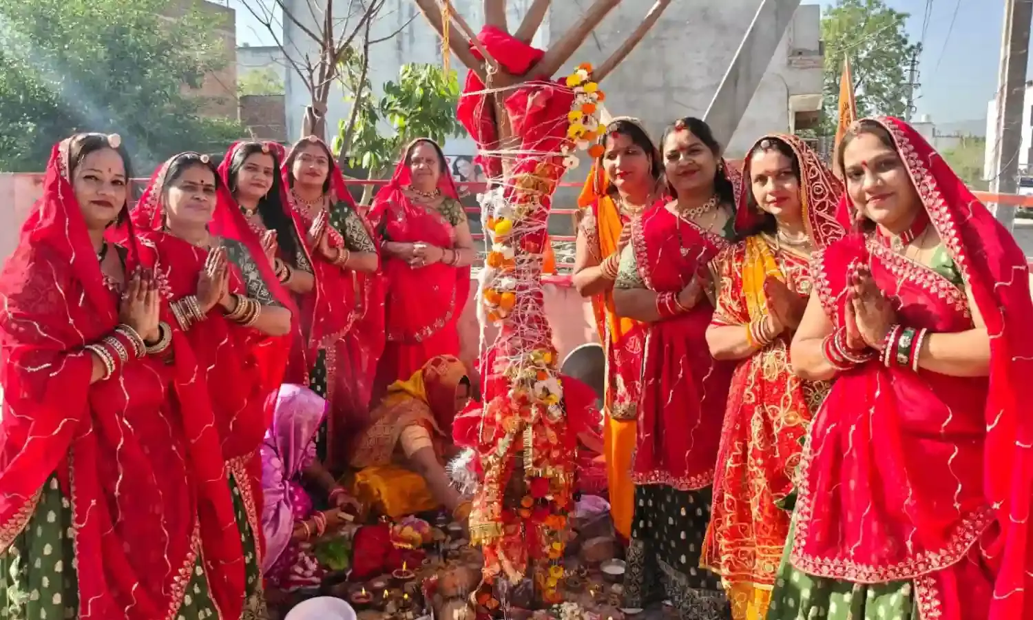 उदयपुर में महिलाओं ने माता की कथा सुनकर घर-परिवार की दशा सुधारने की प्रार्थना की