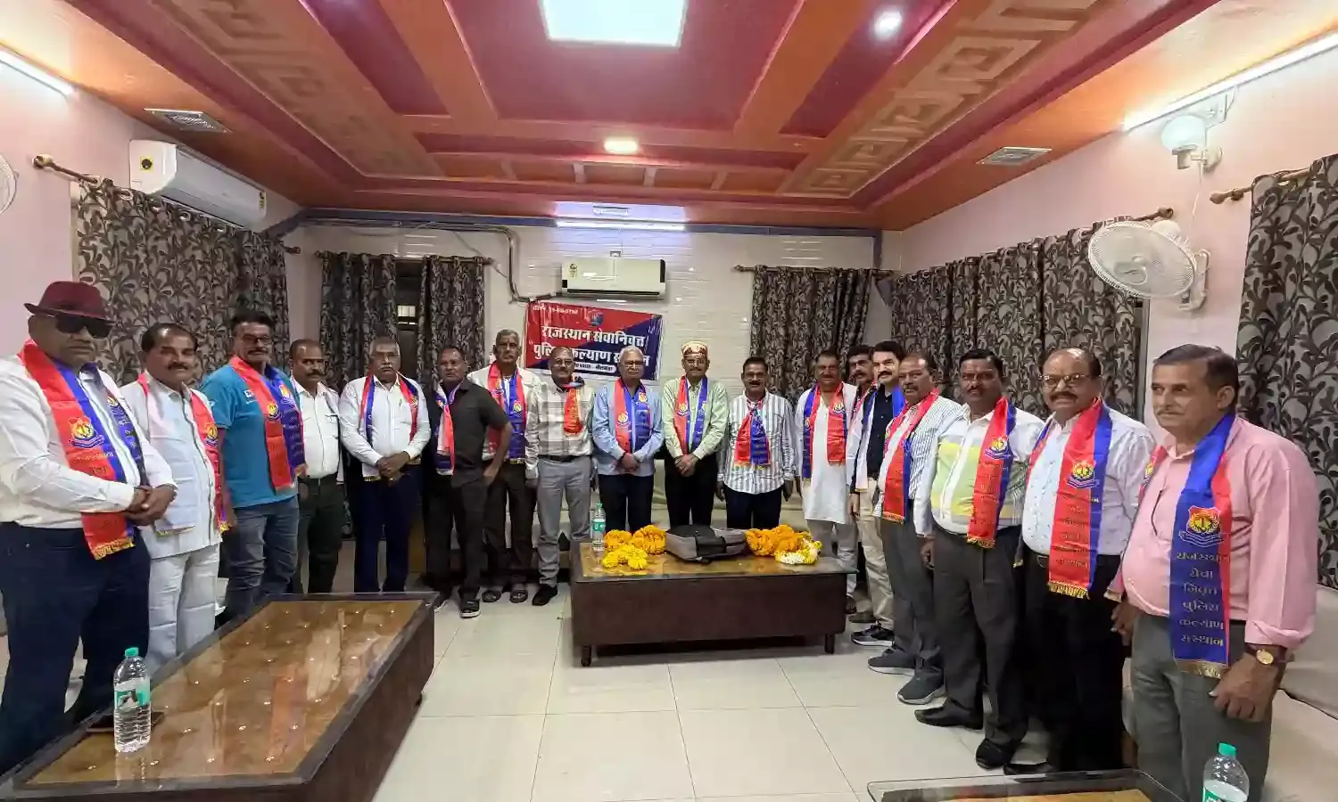 राजस्थान सेवानिवृत्त पुलिस कल्याण संस्थान की बैठक संपन्न: प्रदेश सचिव का मेवाड़ी पगड़ी पहनाकर भव्य स्वागत