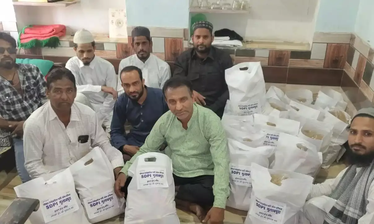 एसडीपीआई ने जरूरतमंदो को ईद किट तकसिम किए