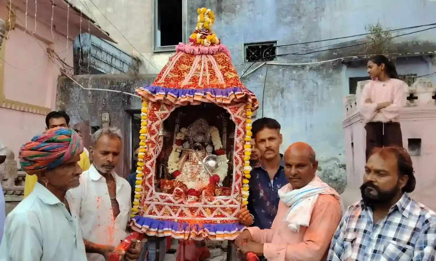 भीष्म पितामह के उपदेशों से गूंजा कथा पंडाल, भजनों पर भक्त हुए भावविभोर