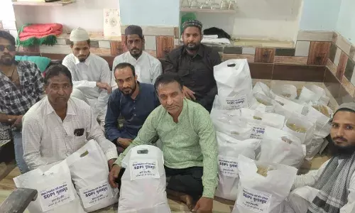 एसडीपीआई ने जरूरतमंदो को ईद किट तकसिम किए