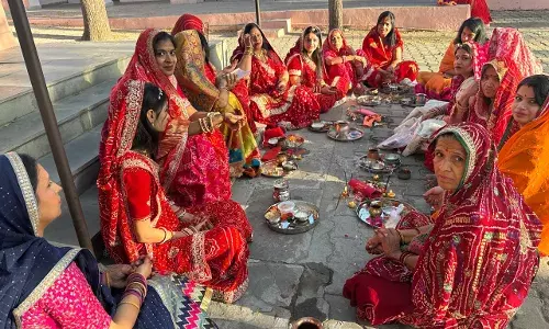 राम धाम में महिलाओं ने की दशा माता की पूजा, मांगी सुख समृद्धि एवं खुशहाली राम धाम में महिलाओं ने की दशा माता की पूजा, मांगी सुख समृद्धि एवं खुशहाली