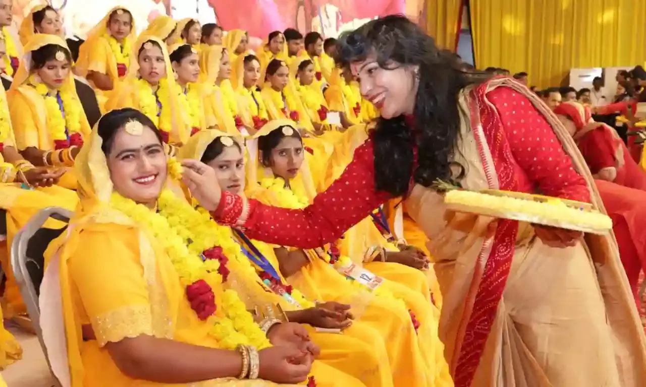 पीले रंग में रंगा सेवा महातीर्थ: 51 दिव्यांग जोड़ों के सपनों को मिली नई उड़ान