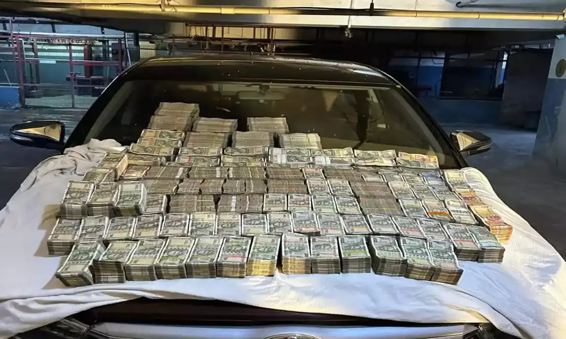 फॉर्च्यूनर कार से डेढ़ करोड़ रुपए कैश बरामद, दिल्ली का कारोबारी हिरासत में