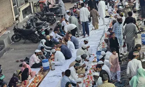 पवित्र माह रमजान: भीलवाड़ा में पितास वाला परिवार ने कराया रोजा इफ्तार, देश में अमन-चैन की मांगी दुआ