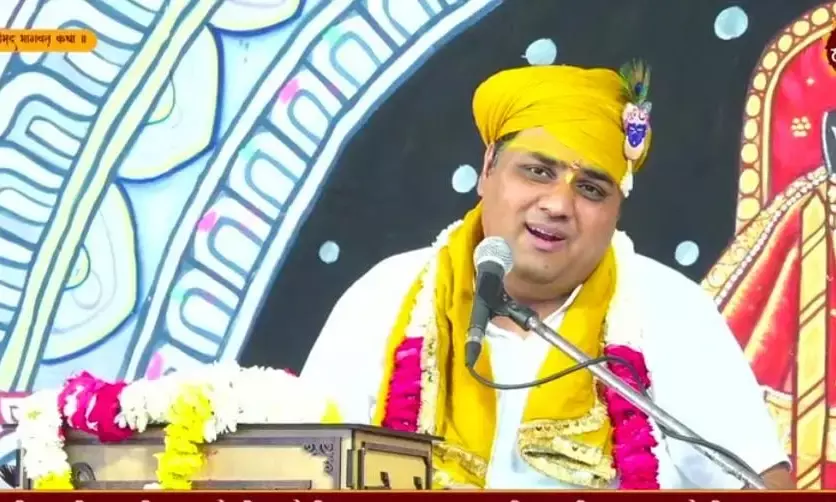 जिस ओर नजर डालू, उस ओर तुझे ही पाया है सावरे