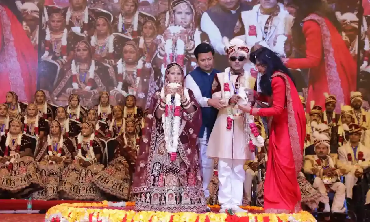 नारायण सेवा संस्थान में 51 जोड़ों का सामूहिक विवाह नारायण सेवा संस्थान में 51 जोड़ों का सामूहिक विवाह