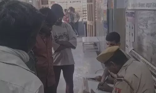 अज्ञात कारणों के चलते युवक ने की खुदकुशी: बंद कमरे में लटकता मिला शव,पुलिस जुटी जांच में अज्ञात कारणों के चलते युवक ने की खुदकुशी: बंद कमरे में लटकता मिला शव,पुलिस जुटी जांच में