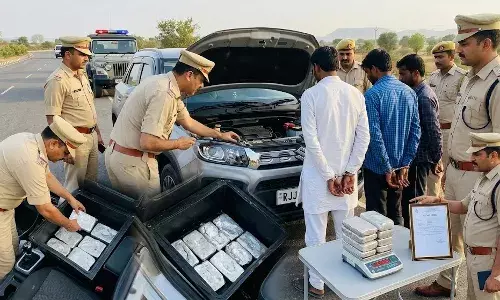 निम्बाहेड़ा: ब्रेजा कार के गुप्त तहखाने से सवा करोड़ की चांदी जब्त, जोधपुर और शोलापुर के 3 तस्कर गिरफ्तार