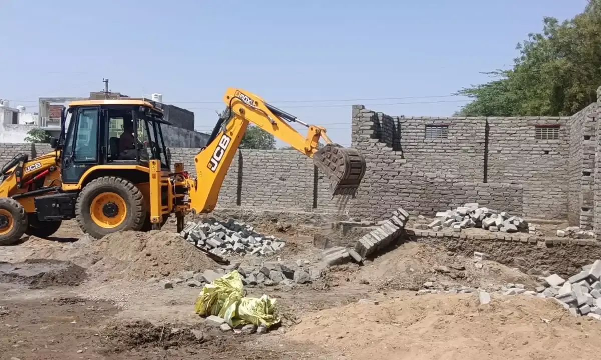 भू-माफियाओं के चंगुल से मुक्त हुई 15 करोड़ की सरकारी जमीन, नगर निगम का बड़ा एक्शन भू-माफियाओं के चंगुल से मुक्त हुई 15 करोड़ की सरकारी जमीन, नगर निगम का बड़ा एक्शन