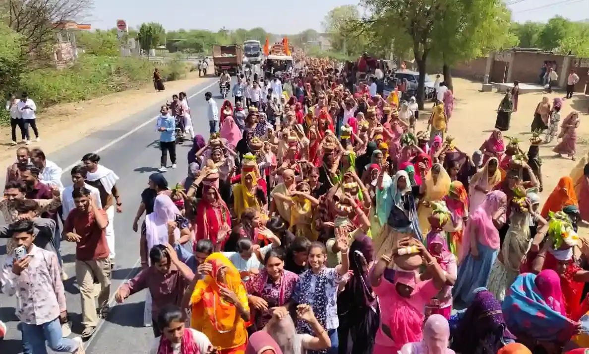 सवाईपुर: राम कृष्ण कल्कि शक्ति महायज्ञ का भव्य आगाज, 20 बेवाणों और विशाल कलश यात्रा के साथ निकली शोभायात्रा सवाईपुर: राम कृष्ण कल्कि शक्ति महायज्ञ का भव्य आगाज, 20 बेवाणों और विशाल कलश यात्रा के साथ निकली शोभायात्रा