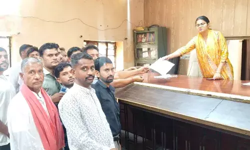 सहकारी कर्मचारियों का फूटा गुस्सा: मांडल में प्रदर्शन कर मुख्यमंत्री के नाम सौंपा ज्ञापन सहकारी कर्मचारियों का फूटा गुस्सा: मांडल में प्रदर्शन कर मुख्यमंत्री के नाम सौंपा ज्ञापन