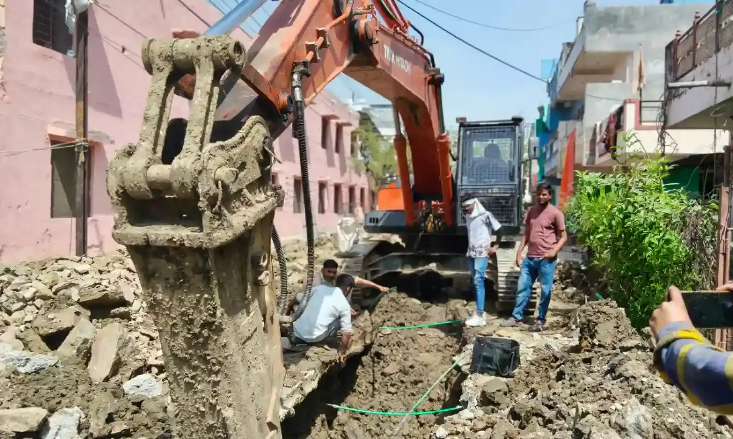 कोटा: तलवंडी में सीवरेज कार्य के खिलाफ आप का हल्लाबोल, ब्लास्टिंग से मकानों में दरार का खतरा