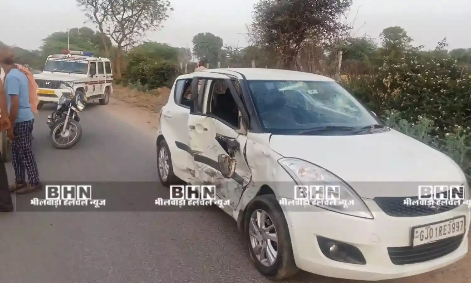 भीलवाड़ा से कई किलोमीटर तक पीछा कर बावलास में घेरा, दंपती सहित तीन पर बरसाये बैसबॉल के डंडे व स्टिक, तीनों रैफर