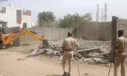 नगर निगम की बड़ी कार्रवाई: बाबा धाम के सामने लाखों की बेशकीमती भूमि अतिक्रमण मुक्त, पक्की दीवारें ढहाकर हटाया कब्जा नगर निगम की बड़ी कार्रवाई: बाबा धाम के सामने लाखों की बेशकीमती भूमि अतिक्रमण मुक्त, पक्की दीवारें ढहाकर हटाया कब्जा