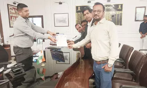 अधिवक्ताओ की समस्याओ को लेकर जिला कलेक्टर को सौपा ज्ञापन