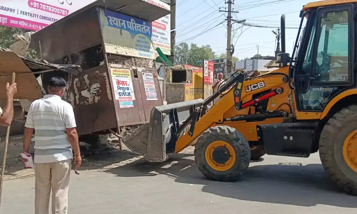 नगर न‍िगम ने महात्मा गांधी चिकित्सालय के बाहर से हटाया अतिक्रमण