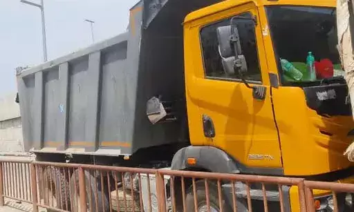 पडासोली में नदी का सीना चीर रहे खनन माफिया पर गिरी गाज, बजरी भरा डंपर और लोडर जब्त