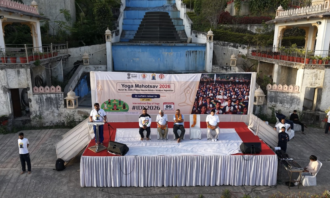 अंतर्राष्ट्रीय योग दिवस 2026 का काउंटडाउन: प्रताप गौरव केंद्र पर 800 लोगों ने किया सामूहिक योगाभ्यास