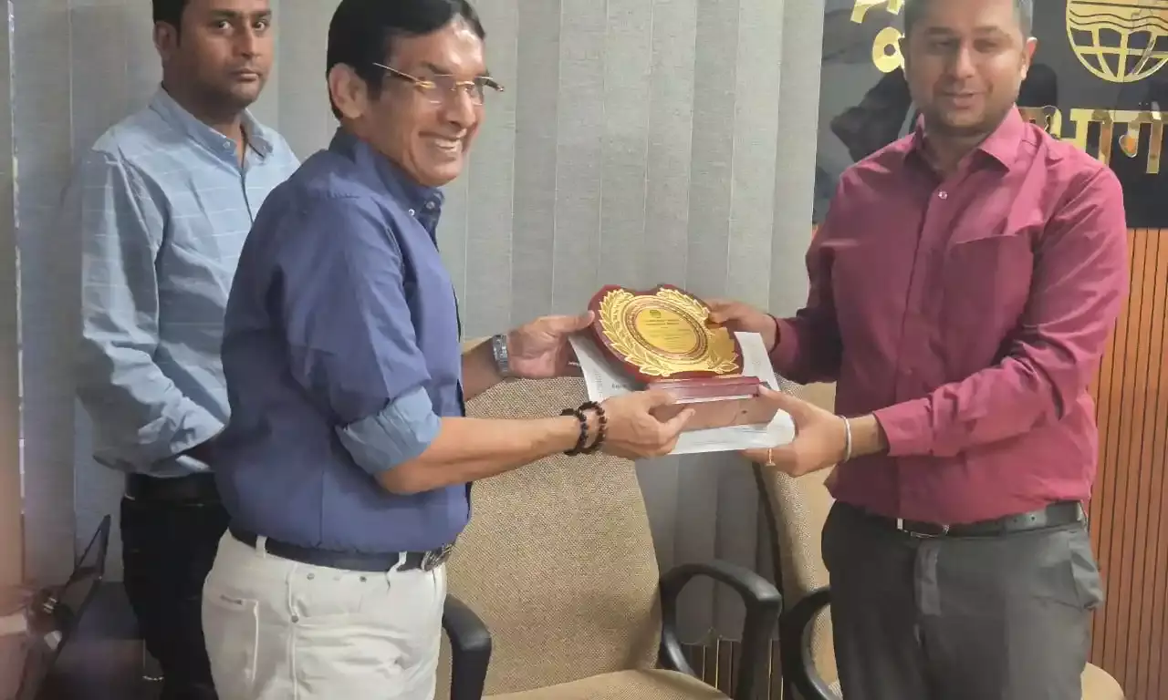 कंचन इंडिया लिमिटेड की नानकपुरा इकाई जिले की सर्वश्रेष्ठ औद्योगिक इकाई घोषित, जिलाधीश ने किया सम्मानित