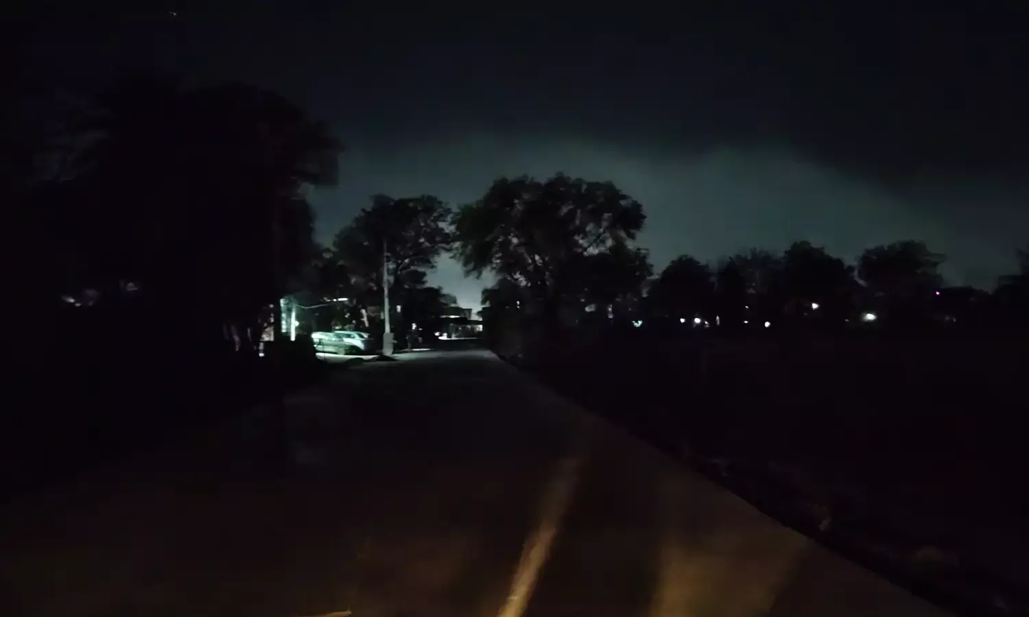 नगर पालिका की लापरवाही: हमीरगढ़ कस्बे की सड़कें अंधेरे में डूबी, 11 लाख का बिल बकाया