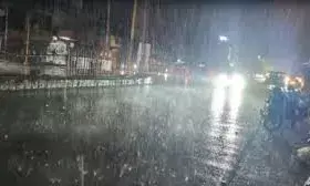 दिल्ली-NCR में बारिश का असर: 22 फ्लाइट डायवर्ट, मौसम हुआ सुहावना