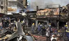 अहमदाबाद के कपड़ा बाजार में भीषण आग, 25 से ज्यादा दुकानें जलकर खाक