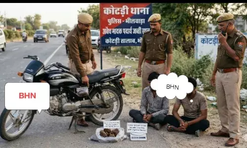 बाइक के इंजन चैम्बर में छिपाकर तस्करी की जा रही अफीम जब्त, नीमच के दो तस्कर गिरफ्तार