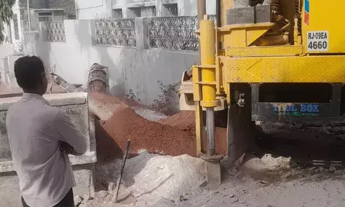 सांसद जोशी व विधायक की अनुशंसा से विकास कार्यों की गंगा; वार्ड 13 में 500 फीट गहरी ट्यूबवेल खुदी