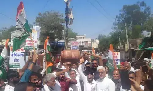 महंगाई के खिलाफ कांग्रेस का हल्ला बोल: गैस सिलेंडरों की कीमतों और किल्लत को लेकर केंद्र पर साधा निशाना