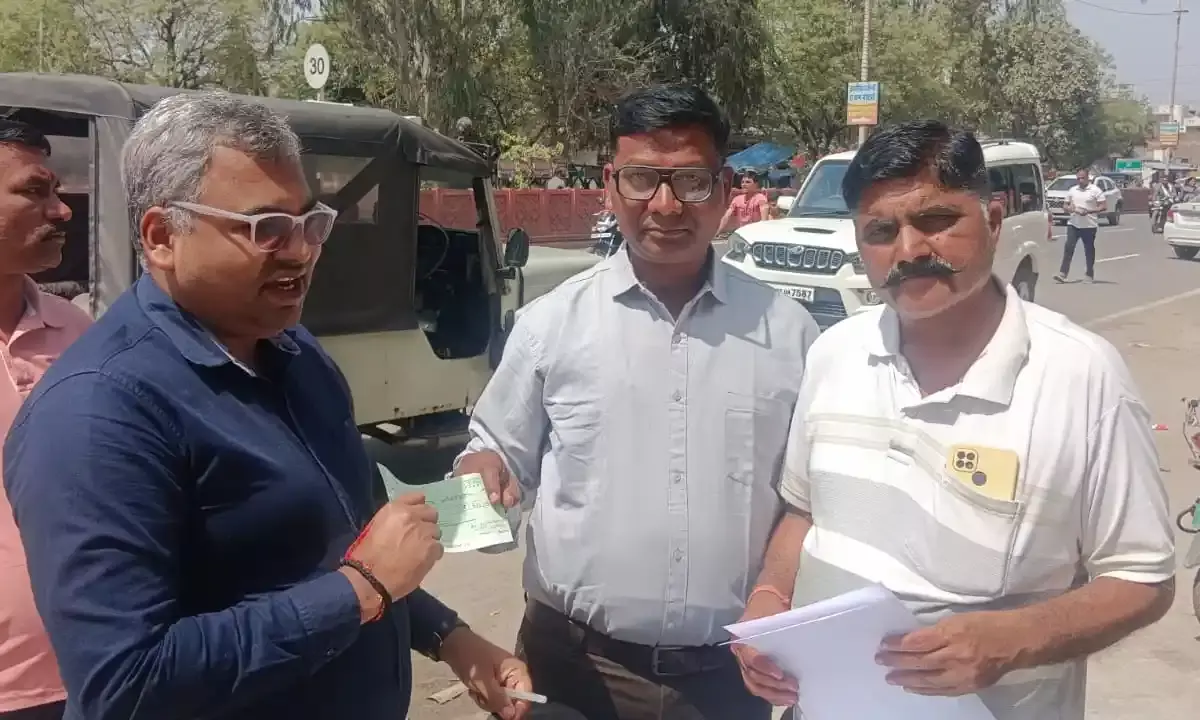 बकाया यूडी टैक्स न भरने पर यश मोटर्स शोरूम सीज करने पहुंची टीम, मौके पर जमा हुए 3.16 लाख