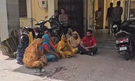 राजसमंद: पेयजल संकट को लेकर महिलाओं का फूटा गुस्सा, जलदाय विभाग में मटकी फोड़ प्रदर्शन