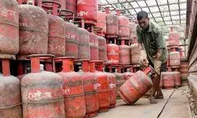 गैस सिलेंडर कालाबाजारी पर नकेल:  बिना OTP और डायरी एंट्री के नहीं मिलेगी डिलीवरी