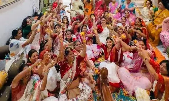 महिलाओं ने पारम्परिक वेशभूषा में मनाया ईसर-गणगौर पर्व