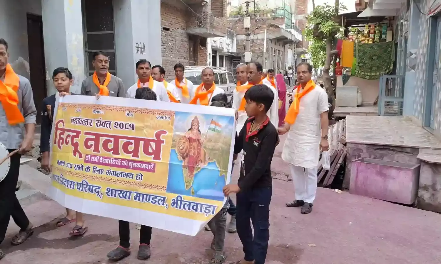 भारत विकास परिषद मांडल ने तिलक लगाकर और नीम-मिश्री बांटकर किया नव संवत 2083 का  किया