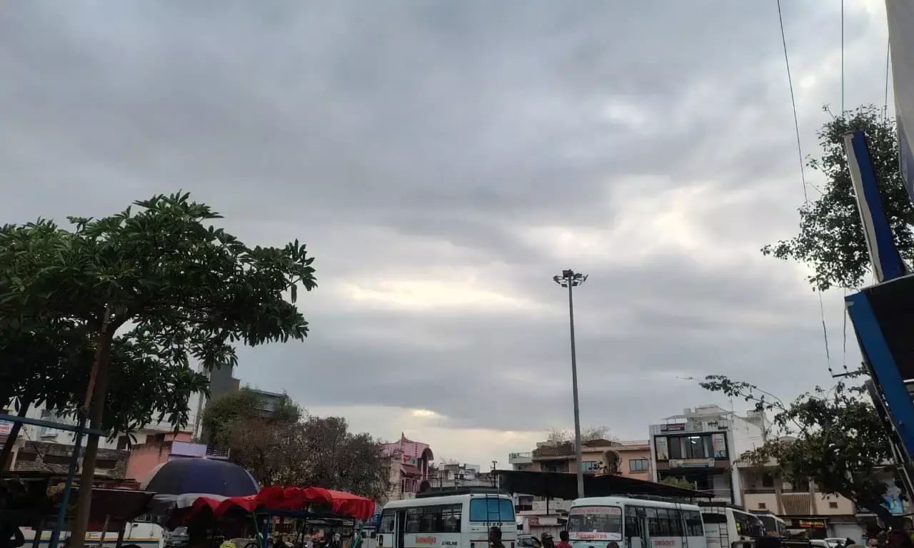 मौसम ने ली करवट, किसानों की बढ़ी चिंता