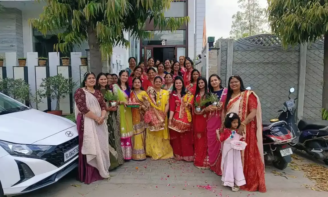 सखी सहेली ग्रुप ने धूमधाम से निकाली गणगौर महोत्सव पर बिंदोरा एवं सवारी