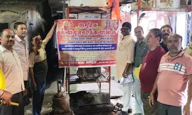 हनुमान भक्त मण्डल द्वारा सामूहिक कन्या पूजन एवं भोज के पोस्टर का विमोचन हनुमान भक्त मण्डल द्वारा सामूहिक कन्या पूजन एवं भोज के पोस्टर का विमोचन