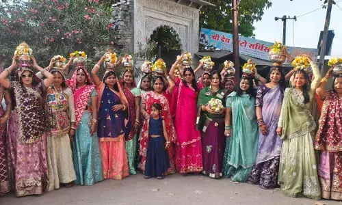 घोसुण्डा में ईसर-गणगौर की भव्य शोभायात्रा, महिलाओं ने हल्दी की रस्म के साथ की सुख-समृद्धि की कामना