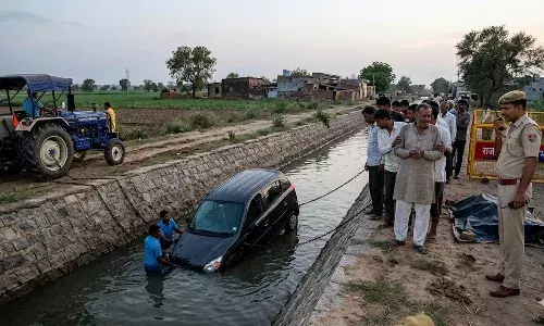 नहर में उतरी कार, एक युवक की मौत, दूसरा बाल-बाल बचा