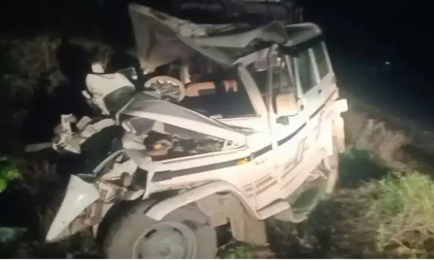 कैला देवी से लौट रहे श्रद्धालुओं की बोलेरो पेड़ से टकराई, एक ही परिवार के 5 लोगों की मौत