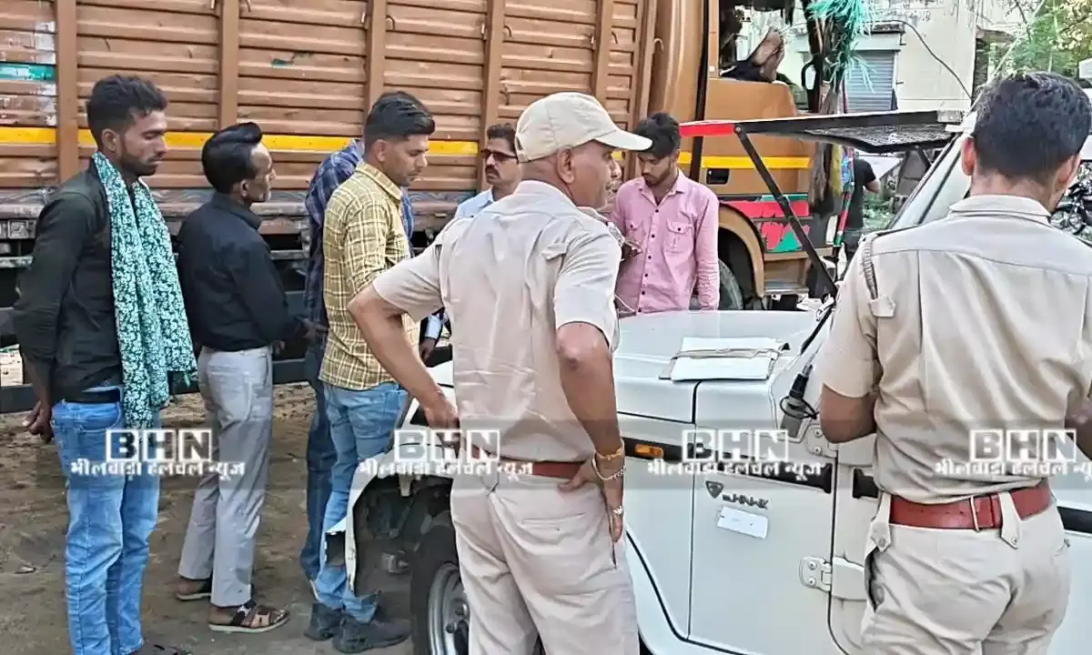 ट्रक ने कुचली मासूम की जिंदगी-कलश यात्रा से लौट रहे परिवार को मारी टक्कर, 4 वर्षीय कार्तिक की मौत ट्रक ने कुचली मासूम की जिंदगी-कलश यात्रा से लौट रहे परिवार को मारी टक्कर, 4 वर्षीय कार्तिक की मौत