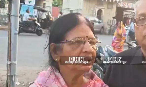 शहर के दो थानों के बीच महिला के गले से झपटी ढाई तोले की सोने की चेन, वारदात सीसीटीवी में कैद शहर के दो थानों के बीच महिला के गले से झपटी ढाई तोले की सोने की चेन, वारदात सीसीटीवी में कैद