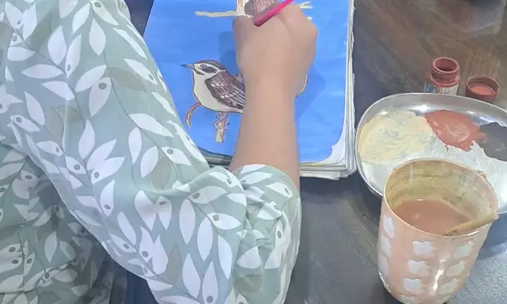 विश्व गौरैया दिवस के अवसर पर बालकों ने उकेरे प्रकृति से संबंधित चित्र विश्व गौरैया दिवस के अवसर पर बालकों ने उकेरे प्रकृति से संबंधित चित्र