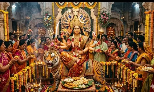 आज हो रही मां चंद्रघंटा की विशेष आराधना आज हो रही मां चंद्रघंटा की विशेष आराधना