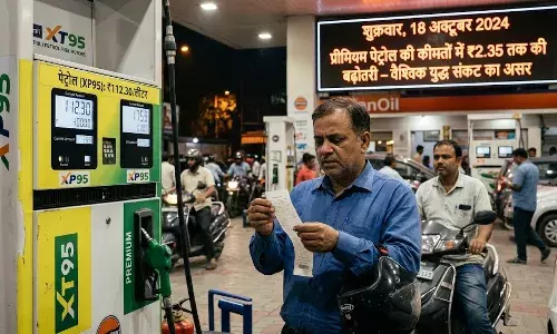 महंगाई का झटका: पेट्रोल की कीमतों में भारी उछाल, ₹2.35 तक बढ़े दाम महंगाई का झटका: पेट्रोल की कीमतों में भारी उछाल, ₹2.35 तक बढ़े दाम