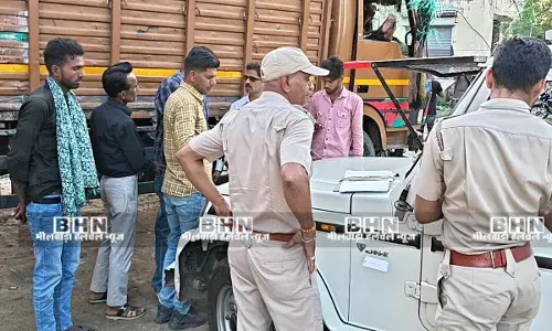 ट्रक ने कुचली मासूम की जिंदगी-कलश यात्रा से लौट रहे परिवार को मारी टक्कर, 4 वर्षीय कार्तिक की मौत ट्रक ने कुचली मासूम की जिंदगी-कलश यात्रा से लौट रहे परिवार को मारी टक्कर, 4 वर्षीय कार्तिक की मौत
