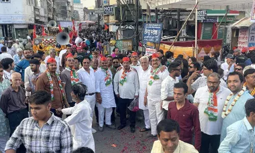 चेटीचंड पर्व पर सिंधी समाज की शोभायात्रा का कांग्रेस कमेटी द्वारा स्वागत चेटीचंड पर्व पर सिंधी समाज की शोभायात्रा का कांग्रेस कमेटी द्वारा स्वागत