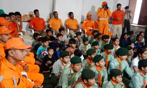 एनडीआरएफ व एसडीआरएफ ने बच्चों को दिया आपदा में राहत एवं बचाव का प्रशिक्षण