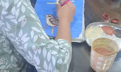 विश्व गौरैया दिवस के अवसर पर बालकों ने उकेरे प्रकृति से संबंधित चित्र
